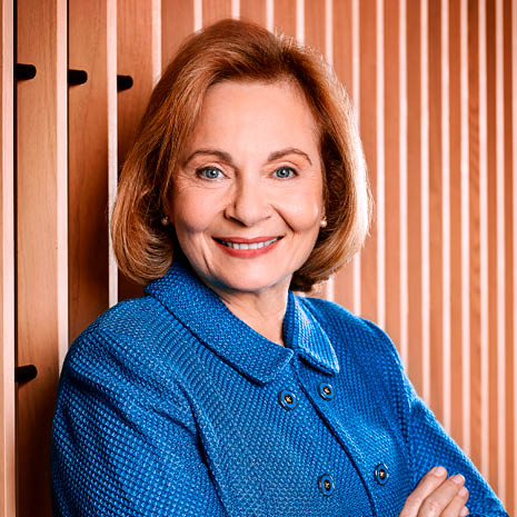 Photo of Ellen Alemany